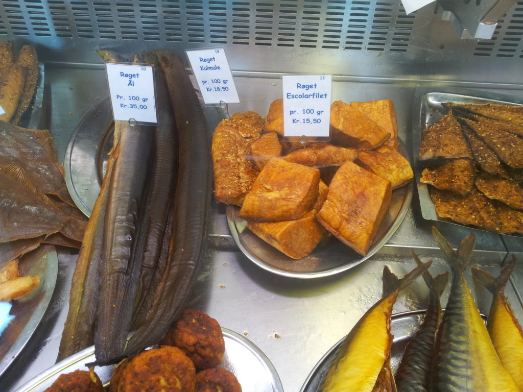 Fischauslage in einem Fischladen auf Rømø.
