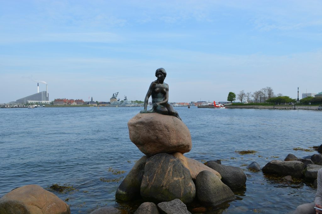 Die kleine Meerjungfrau in Kopenhagen – Foto: Pixabay/Anne Kroiss