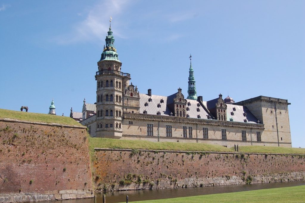 In Helsingør liegt sehr imposant Schloss Kronborg – Foto: Pixabay
