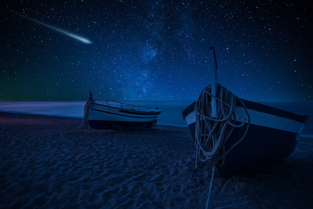 Magisch: Sternschnuppen-Nacht am Strand – Foto: Adobe Stock / marcin jucha