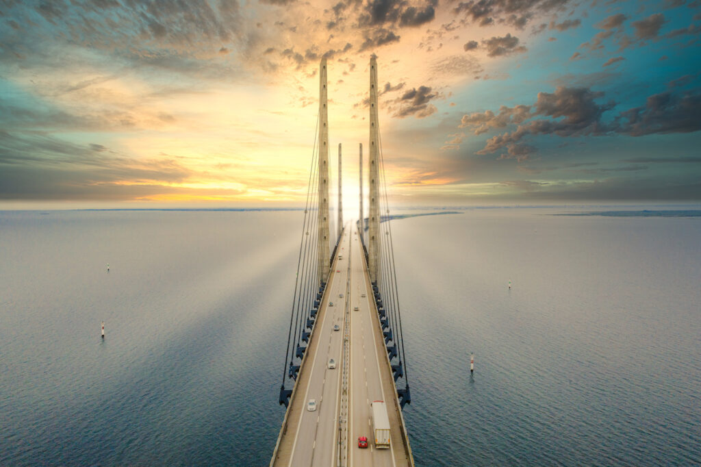 Die Öresund-Brücke zwischen Dänemark und Schweden – Foto: AdobeStock / ingusk