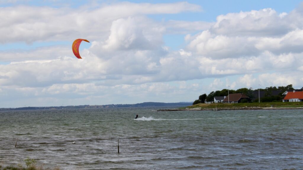 Kiter im Hafen  – Foto: dk-ferien