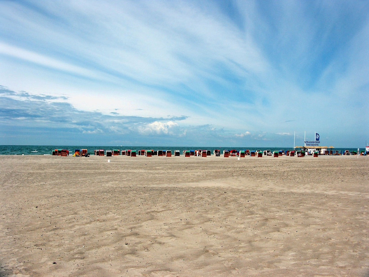 Der Strand von Warnemünde – Foto:  Caro Sodar auf Pixabay 