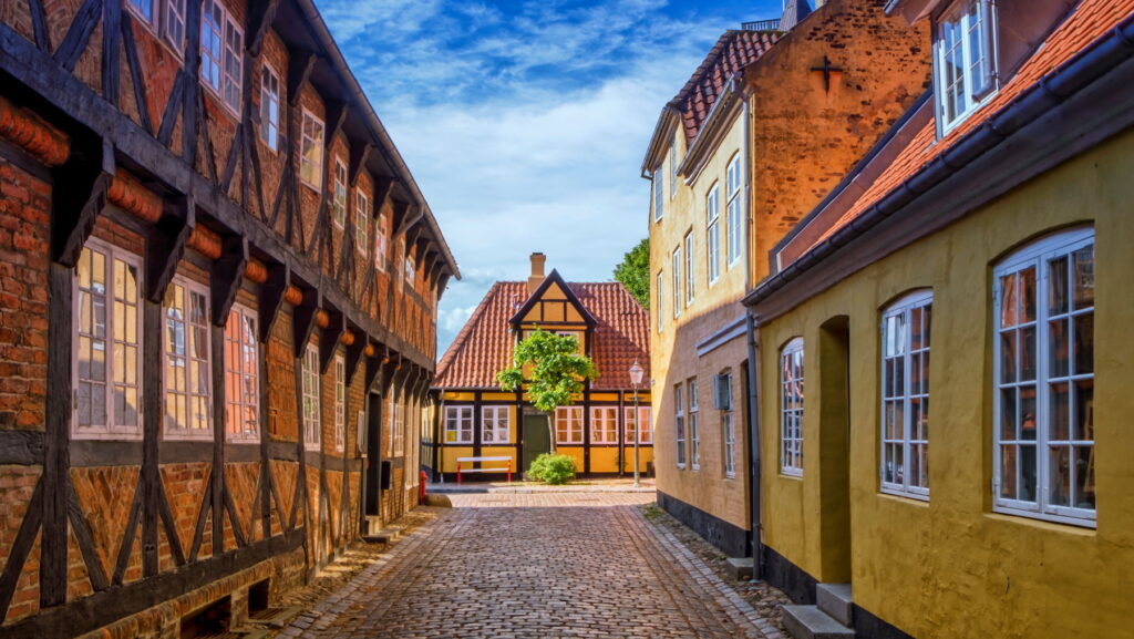 Die Altstadt von Ribe in Dänemark – Foto: Adobe-Stock/Elenarts